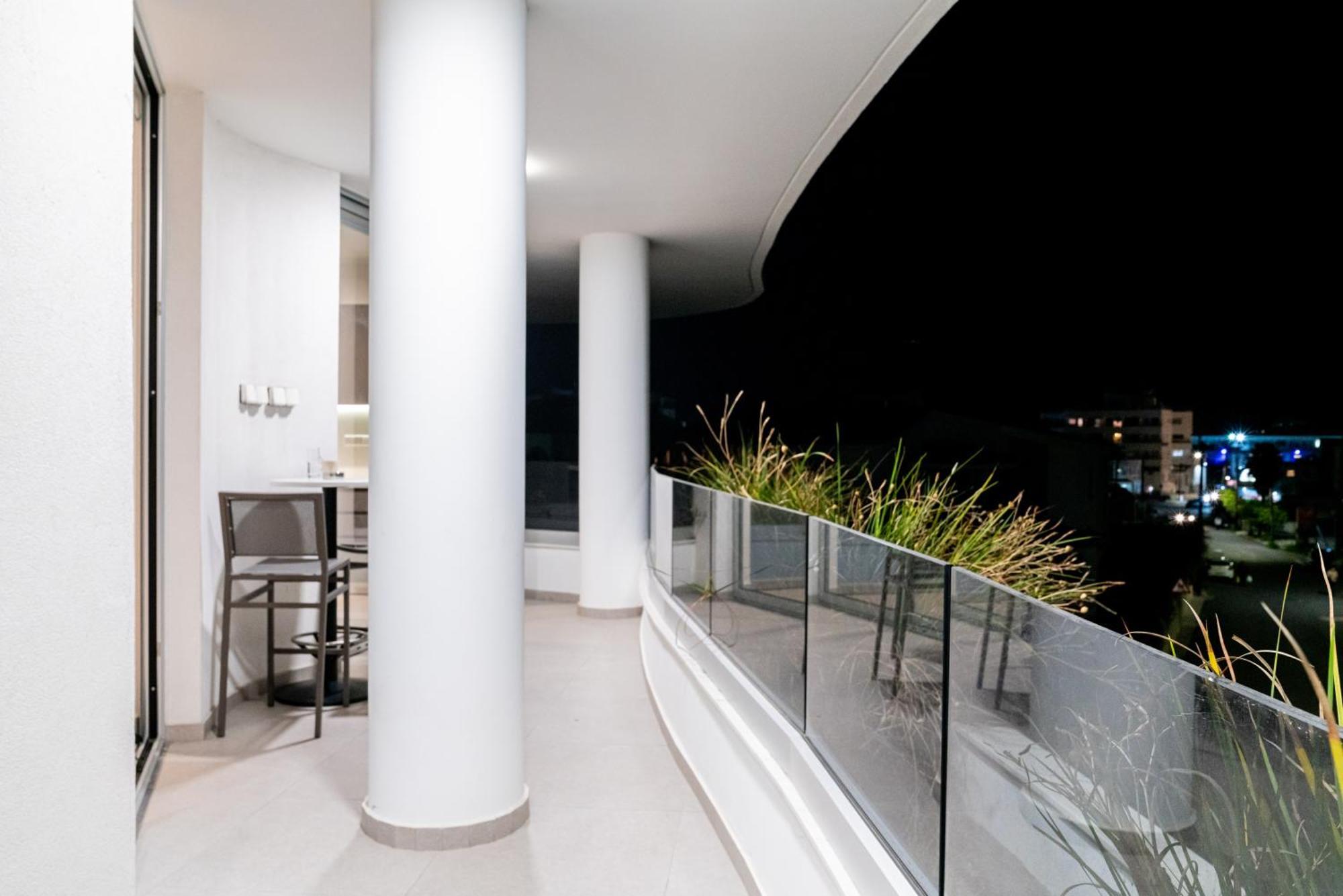 Venus Apartment Larnaca Bagian luar foto