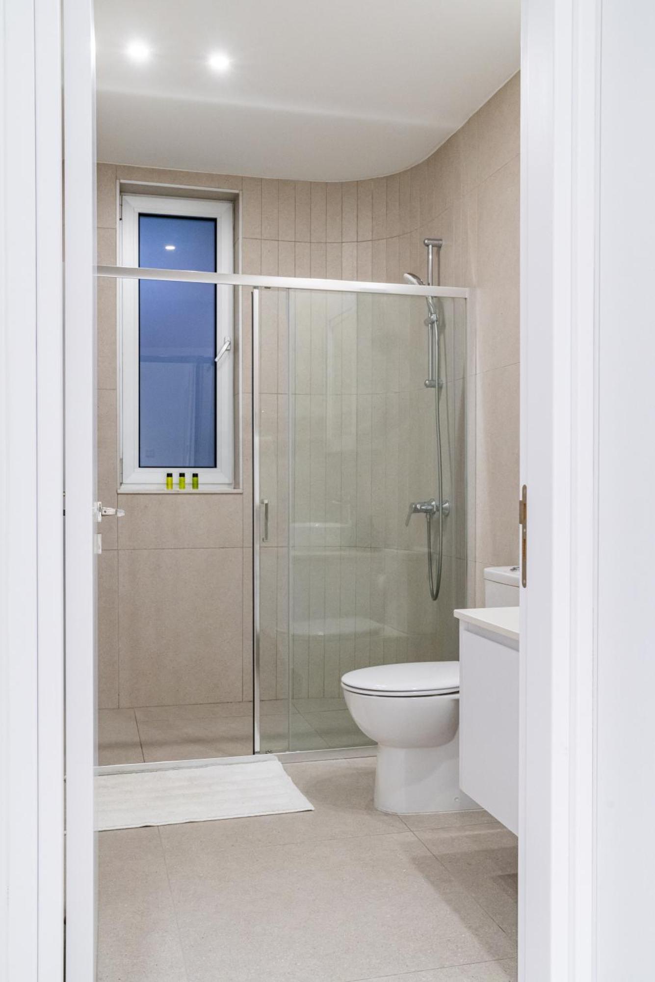 Venus Apartment Larnaca Bagian luar foto