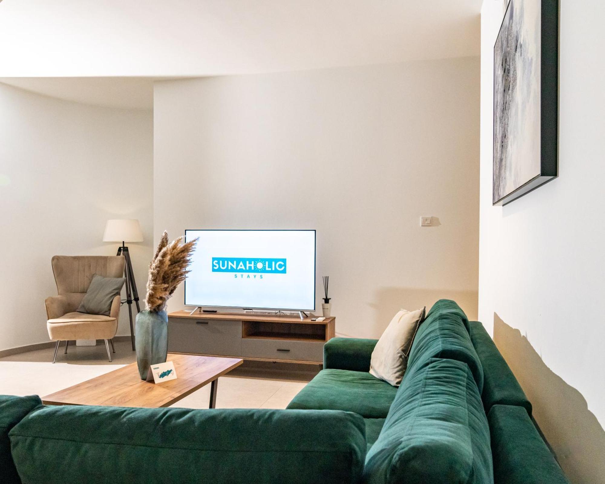 Venus Apartment Larnaca Bagian luar foto